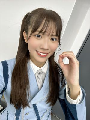 こんなにキメているけど実は照れている。腰に手まで置いちゃっているけど、これでも実は照れている。 - 画像4