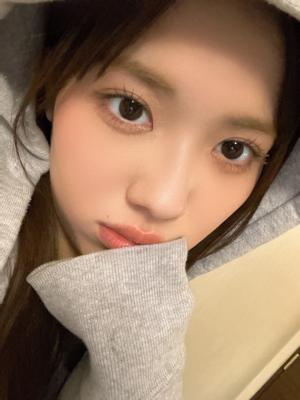 衣替え今日こそするぞ！いや、まだちょっと暖かいかもしれないから一旦1週間の天気予報見てから決めよう。あ、この気温なら半袖あった方がいいもんね！うん、まだ衣替えしなくていっか！！を繰り返す日々。 - 画像2