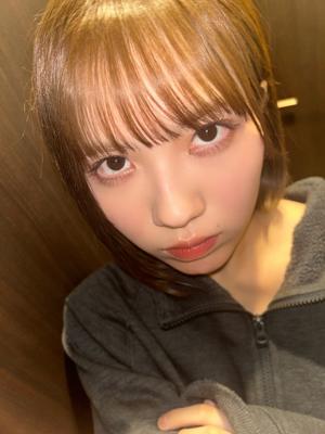 目の前にいる母が今お笑い見ていて、ブログタイトル全く思いつきませんでした。あまりにも楽しそう且つ私にも観てほしそうで、その場を離れる訳にもいきませんでした。許してね。じゃあ、お笑い観てきます。 - 画像2