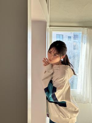 窓を開けて過ごせる気候、春を堪能し夏が近づいてる雰囲気を感じる、この時期だから香る匂いにも浸りつつ、またすぐエアコンをつけなくてはならない日がくるんだろうなって気持ちに追いつく気がしなくて、ため息が溢れそう。そんなことを書きながら、なんでこんなこと言ってんだろうって思ってます。何年生きてんだって話、慣れなさい、自分。 - 画像4