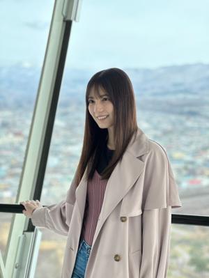 窓を開けて過ごせる気候、春を堪能し夏が近づいてる雰囲気を感じる、この時期だから香る匂いにも浸りつつ、またすぐエアコンをつけなくてはならない日がくるんだろうなって気持ちに追いつく気がしなくて、ため息が溢れそう。そんなことを書きながら、なんでこんなこと言ってんだろうって思ってます。何年生きてんだって話、慣れなさい、自分。 - 画像6