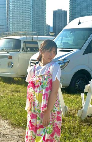 秋が始まったこの時期の八時から窓を開けると、決まって毎年いい匂いがする。ライトをつけて本を開いてペンを握り、書く。いい音がする。懐かしいなとふと思いました正源司陽子です。 - 画像2