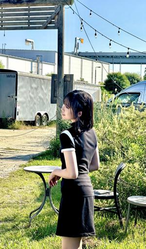 秋が始まったこの時期の八時から窓を開けると、決まって毎年いい匂いがする。ライトをつけて本を開いてペンを握り、書く。いい音がする。懐かしいなとふと思いました正源司陽子です。 - 画像3