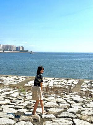 秋が始まったこの時期の八時から窓を開けると、決まって毎年いい匂いがする。ライトをつけて本を開いてペンを握り、書く。いい音がする。懐かしいなとふと思いました正源司陽子です。 - 画像4