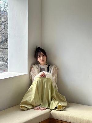 笑顔の先に映るピンクで溢れる花畑 - 画像4