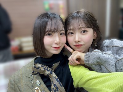 カフェラテ片手にラムネ食べたあとに焼き鮭おにぎりを食べているけど、あまりにも組み合わせ悪すぎないか？これは私が食に対して興味がないからなんだろうけど、味覚音痴でもあるような気がしてきた。いつかマヨメロンでも食べてみようかな、バカうまーマヨメローメロメロー - 画像3