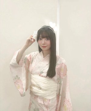 白いひまわり🌻  坂井新奈