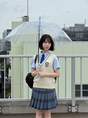 降りしきる雨の音に掻き消される