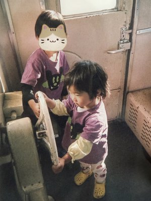 車窓から見える景色のサムネイル