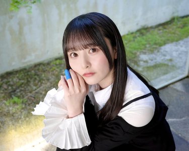 じっとこっち見ている🐦‍⬛のサムネイル