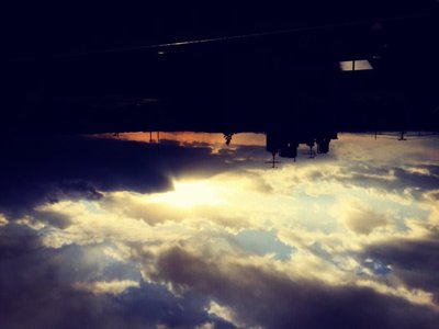 最近は真青な空をみてないです。のサムネイル