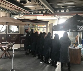 ガラスを割れ！のサムネイル
