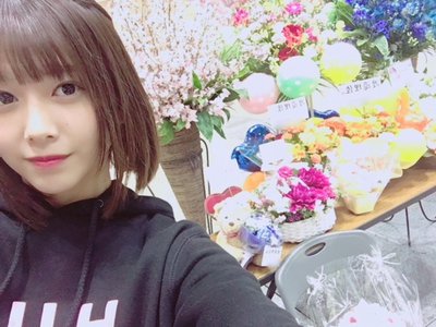おかっぱ娘マグロ食べ放題。のサムネイル