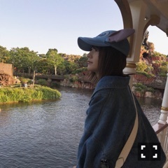 とある日のお洋服と鞄の中身のサムネイル