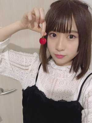 微笑みながら、ワゴン車へ - 画像2
