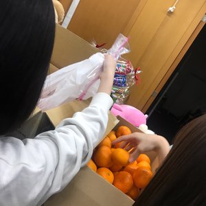 look at the seaのサムネイル