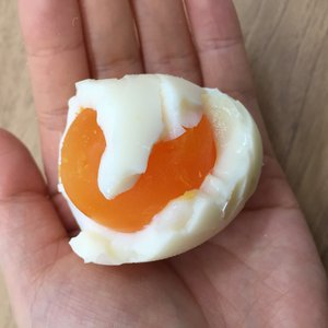 ゆで卵。のサムネイル