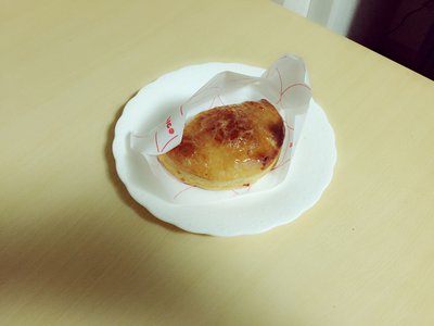 スタバのフラペチーノを飲むか、大好きなアイスクリームを食べるか迷ってます\( ˙▿︎˙ )/のサムネイル