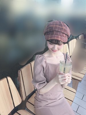 チェックのマフラー可愛いけど柄無しのマフラー大人っぽいですよね、挑戦したいな。のサムネイル