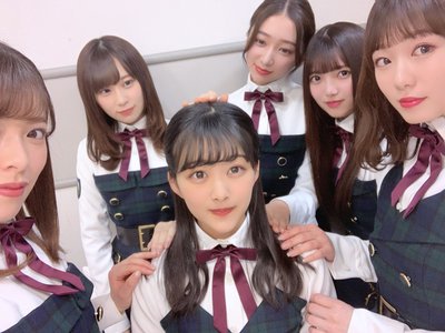 CDTVで着てた新しい衣装を着た瞬間にね、入学式の中学生みたいって言われました笑みなさんにはどう見えましたか？あ、今回の衣装もとてもかわいいですよね、👗 - 画像4