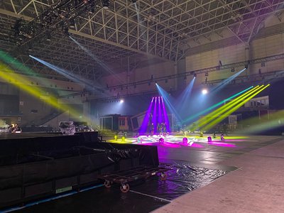LIVEのリハーサルが始まって、ある日のリハが終わった夜中に新しい靴を買ったんですよ〜そうしたら、次の日ゆいぽんがそれを履いててね、まだ誰にも話してないけど、色も形も全くお揃いだからマネしたみたいで履きにくいよね〜🙃🙃🙃笑のサムネイル