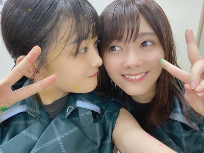 LIVEのリハーサルが始まって、ある日のリハが終わった夜中に新しい靴を買ったんですよ〜そうしたら、次の日ゆいぽんがそれを履いててね、まだ誰にも話してないけど、色も形も全くお揃いだからマネしたみたいで履きにくいよね〜🙃🙃🙃笑 - 画像5