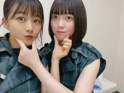LIVEのリハーサルが始まって、ある日のリハが終わった夜中に新しい靴を買ったんですよ〜そうしたら、次の日ゆいぽんがそれを履いててね、まだ誰にも話してないけど、色も形も全くお揃いだからマネしたみたいで履きにくいよね〜🙃🙃🙃笑 - 画像6