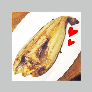 ハリーポッター見てます(^-^)ハリーポッターの本は何回読んでも飽きません。眠くならないかぎりずっと読んでられます。 - 画像1