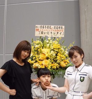 ＼︎︎握手会を終え歩いていると、ふと目に入ったホワイトボード。そこに（笑）❤︎︎284／ - 画像2