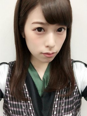 ＼︎︎水は１日2リットルのんだ方が良いらしいので、今日から1リットルペットボトルを持ち歩くことにしました。私より先に今泉さんが持ち歩いてましたが…❤︎︎305／ - 画像1