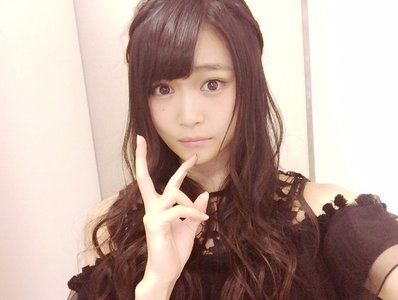虹花からメールです\ ♪♪ /真顔ピース - 画像1