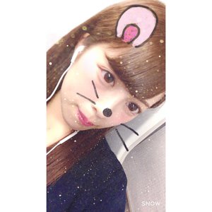 ＼︎︎スマホの画面に保護シール貼るのめっちゃ苦手！空気入りまくりで、もうそういうデザインみたいになってるわ。斑点模様みたいな（笑）DSに貼るのもいつもお母さんにやってもらってたなぁ…❤︎︎310／ - 画像1