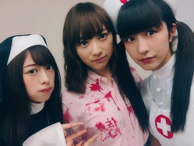 ＼︎︎皆さんが握手会などで送って下さる祝花の板に書いてあるメッセージって、個性があって面白いんですよね。最近で面白いなって思ったのは、この前の握手会の『勇者ヨシヒコ』に絡めたやつ。❤︎︎322／ - 画像4