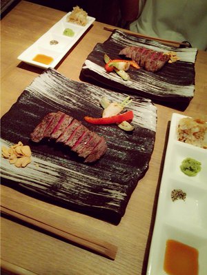 もうすぐバレンタイデーがあるからいろんなお店に美味しそうなチョコレートがたくさん置いてあって見てるだけで楽しい（＊´˘｀＊）♡のサムネイル