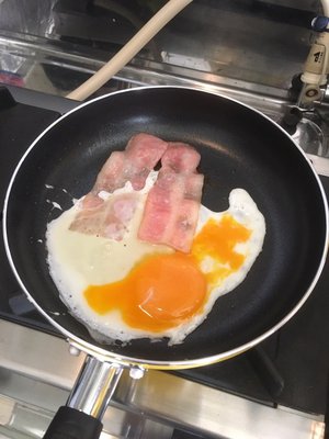 卵の黄身。のサムネイル