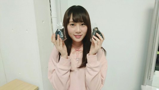 おにぎり5個食べたい( っ ˙-˙  )っ(■)×5 - 画像1
