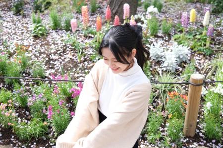 満開の桜の中のサムネイル