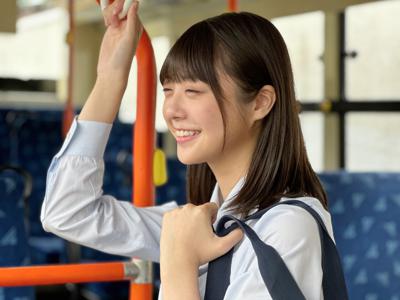 君がバスに乗ってるか気になる。 冨里奈央 - 画像1