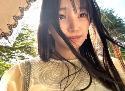 紅葉の絨毯踏みたい欲  五百城茉央#きっきのにっき - 画像1