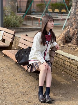 現在発売中の週刊少年チャンピオンの表紙と巻頭グラビアを務めさせていただいてます乃木坂46の小川彩です #週刊少年チャンピオン - 画像1