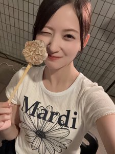 ライブ前、音楽を聴きながらストレッチする時間がすき☺️　金川紗耶のサムネイル