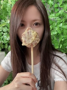 ライブ前、音楽を聴きながらストレッチする時間がすき☺️　金川紗耶 - 画像2