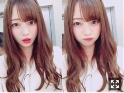 下向きがち。梅澤美波 - 画像1