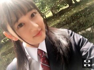 四つ穴ボタンの左下の穴を覗いて、しらすと目があった人が勝ち。向井葉月のサムネイル
