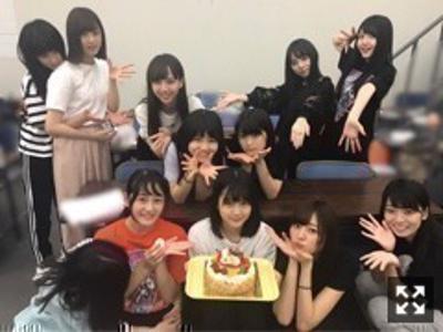 椅子の連携。中村麗乃のサムネイル
