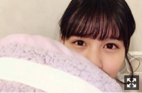 「夢を見ることができる魔法のクッション☆彡があるんだけど、枕じゃなくてクッションだから寝るのには適してないみたいで腰が痛くなります。とても柔らかいクッションだったので丸い形だったのにだんだん潰れてきてしまっててて少しショックです。腰の痛さより毎日夢を見て寝れるから寝てる時間まで幸せなのでOKですね、睡眠まで楽んでます。が最近の私のです。ブログのタイトル思い浮かばなくて話を書てたら長くなってしまいした。もうこんなに長くることはないと思います」中村麗乃のサムネイル