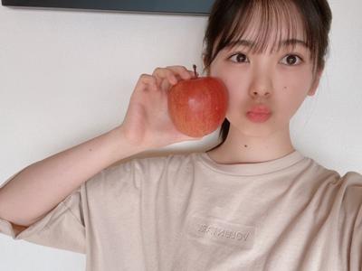 窓から太陽の光を浴びると元気いっぱい  筒井あやめのサムネイル