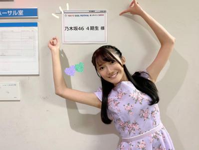 今日、乃木坂46として初めてのステージに... ☺︎ 黒見明香(16)のサムネイル