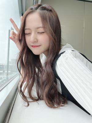 長袖着ちゃった(^^)　金川紗耶 - 画像2