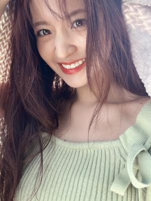 みなさん金曜日のお時間ですよ〜☀️夏の気温になってきましたね🌻　金川紗耶 - 画像2